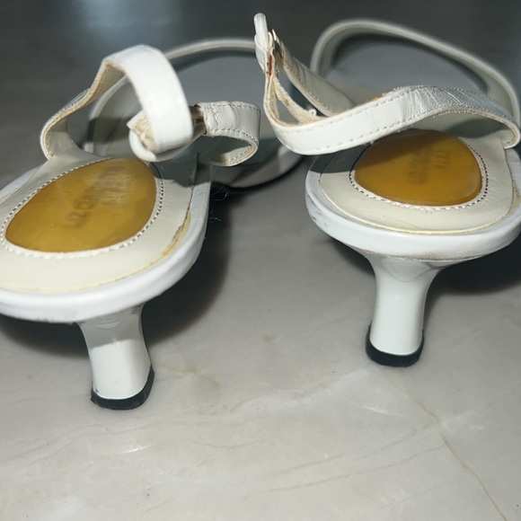 Liz Claiborne White FLEX Heeled Peep Toe Strappy Sandal Sz 9 - Picture 3 of 7